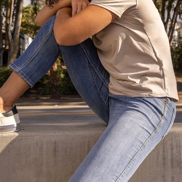 DU/ER Duer Performance Denim Girlfriend Jean Indigo Medium Wash Size 25 - Picture 2 of 16